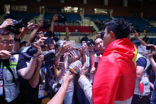 Phóng viên thể thao “ăn ngủ” cùng SEA Games 