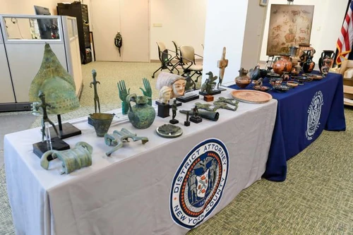 Mỹ trả lại cho Italia loạt hiện vật thu được từ tỷ phú mê đồ cổ