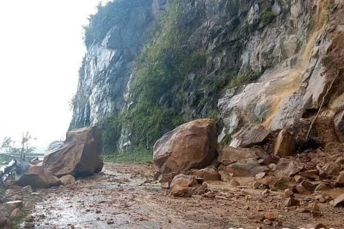 Mưa lớn kéo dài gây nhiều thiệt hại tại một số địa phương 