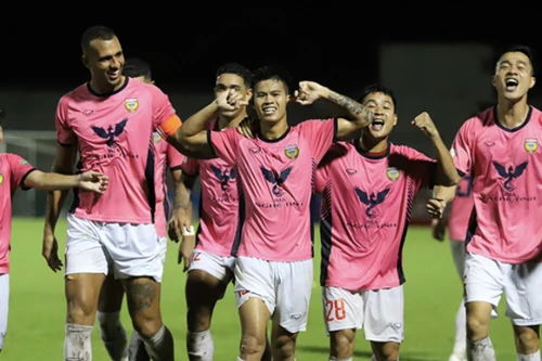 Cầu thủ Hà Tĩnh lĩnh thưởng 1 tỷ đồng nhờ thắng Nam Định 