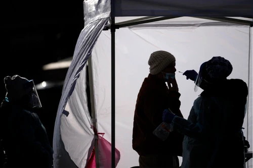 Chuyên gia nêu lý do cần phải tránh việc “chủ động” lây nhiễm Covid-19 