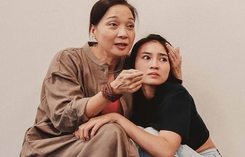 NSND Lê Khanh tiết lộ việc dạy nghề cho 2 “sao” trẻ 