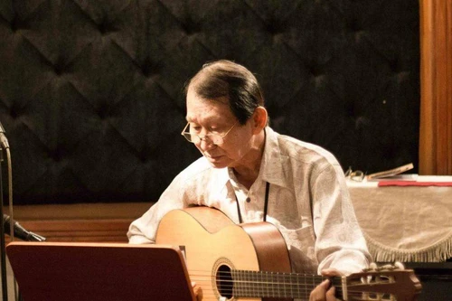 Nhạc sĩ Đài Phương Trang sống một mình với âm nhạc ở tuổi 82 