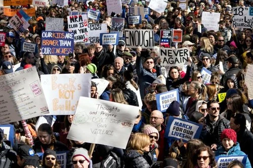 Hàng nghìn người tuần hành tại Mỹ kêu gọi ngăn chặn bạo lực súng đạn 