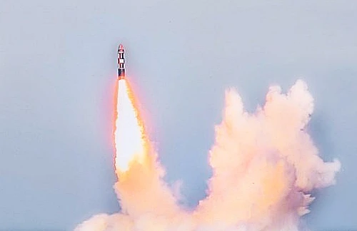 [ẢNH] Đối thủ có run khi Tổng thống Putin hạ lệnh sản xuất hàng loạt tên lửa siêu thanh không thể đánh chặn Avangard