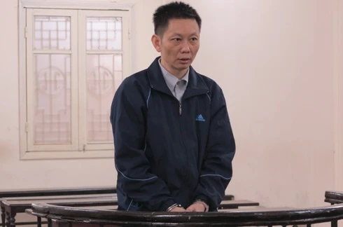 Thủ kho "rút ruột" hàng nghìn thùng sữa rồi ngụy trang bằng… gạch vỡ 