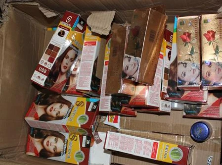 Phát hiện xe ô tô chở dầu gội đầu nhập lậu ​