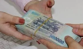 Nữ giáo viên tiếng Anh chiếm đoạt bộn tiền chỉ dựa vào "ba tấc lưỡi"