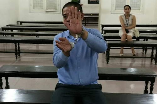 Dừng chân mua cành đào, tiện thể mang 4 bánh heroin về xuôi