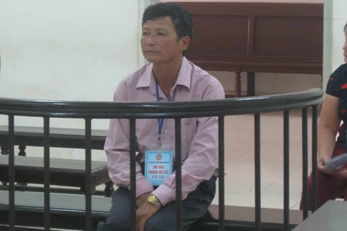 Chủ cửa hàng tạp hóa lĩnh án vì tung bột ngọt giả vào thị trường