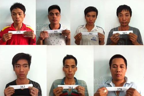 Thất nghiệp, thanh niên rủ nhau xóc đĩa kiếm tiền… qua ngày