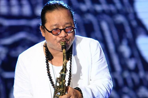 Trần Mạnh Tuấn phiêu cùng Dàn nhạc giao hưởng