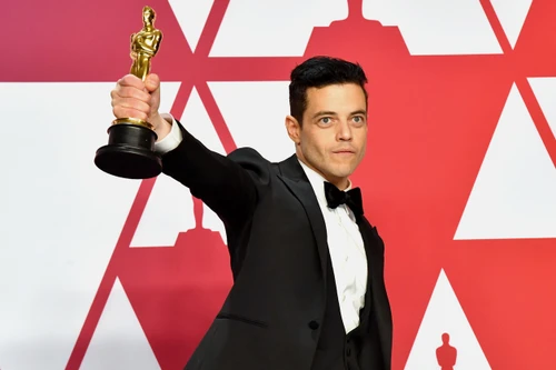 [ẢNH] Quá trình khổ luyện hóa thân vào vai diễn đổi đời của nam diễn viên chính suất sắc nhất Oscar 2019: Rami Malek