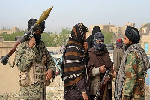 Taliban tấn công nhà tù Afghanistan, giải thoát hơn 350 tù nhân