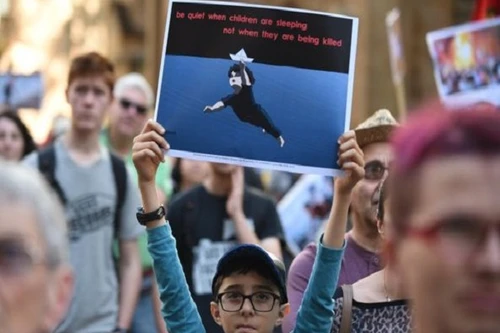 Châu Âu dậy "sóng ngầm", biểu tình "hai phe" vì khủng hoảng di cư 