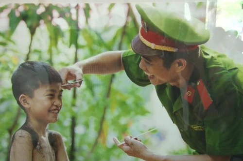 Xây dựng người chiến sĩ CATĐ đẹp trong lòng dân