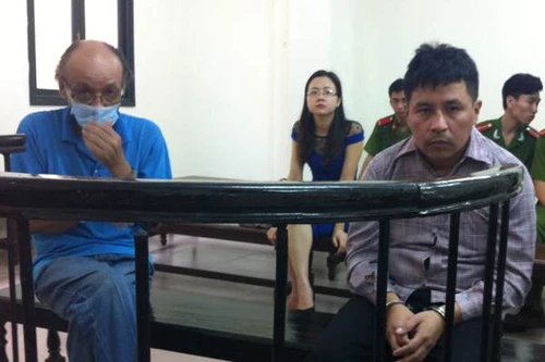 Hai người nước ngoài chuyên trộm đồ ở khách sạn sang trọng