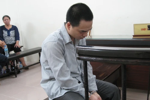 Cướp taxi bị bắt, ra tòa lại nói chỉ công nhiên chiếm đoạt tài sản