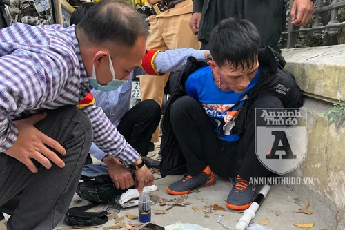 [CLIP] Gã giang hồ 'chơi chiêu' bất thành khi gặp tổ cảnh sát 141