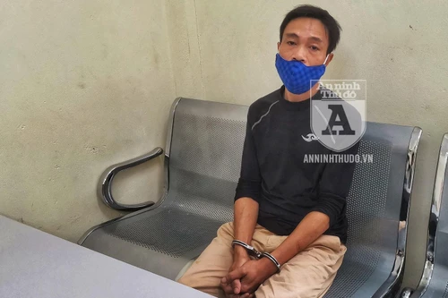 [CLIP] Đối tượng 'kể lể' hoàn cảnh khi bị lộ ma túy tại chốt 141