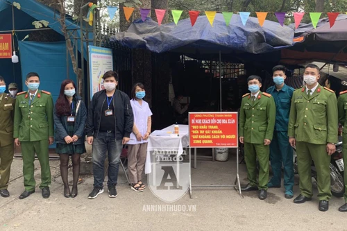 Quận Hai Bà Trưng (Hà Nội): Xử phạt hàng chục trường hợp không đeo khẩu trang nơi công cộng