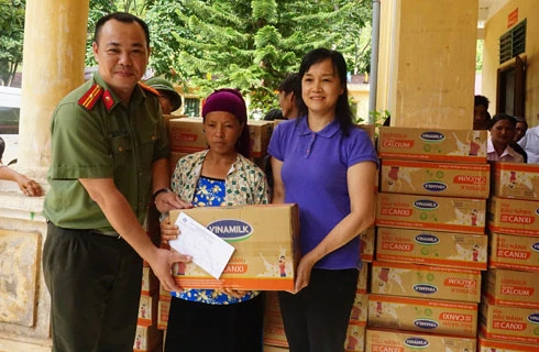 Đi theo mệnh lệnh của trái tim đến với đồng bào vùng tâm lũ