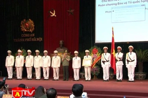 Phòng Tham mưu, CA. Hà Nội đón nhận Huân chương Bảo vệ Tổ quốc hạng Nhì