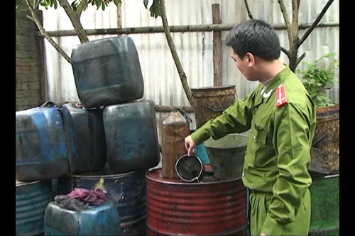 Hà Nội: Phát hiện điểm thu mua dầu bẩn