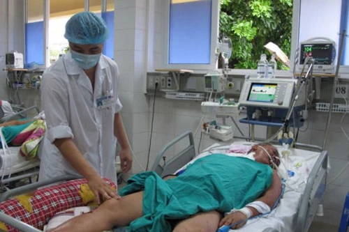 Nam thanh niên suýt mất mạng vì làm thịt "lợn cắp nách"