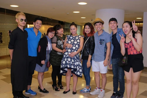 Top 8 rủ nhau ghé thăm “bà bầu” Thu Minh