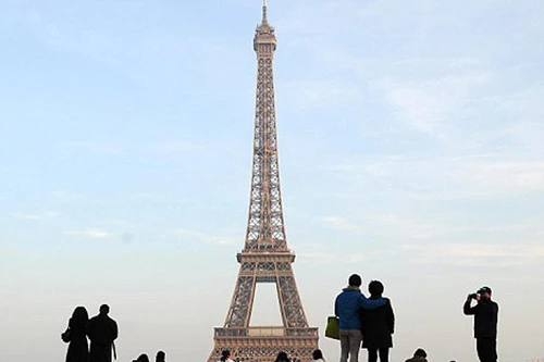 Tháp Eiffel đóng cửa tạm thời vì nạn móc túi