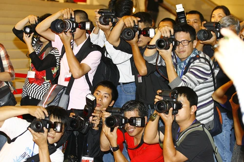 Dẫn dắt lương tâm và trách nhiệm của người cầm bút