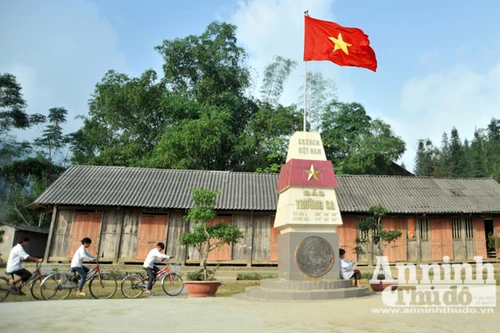 Có một cột cờ Trường Sa vững vàng giữa đại ngàn Tây Bắc