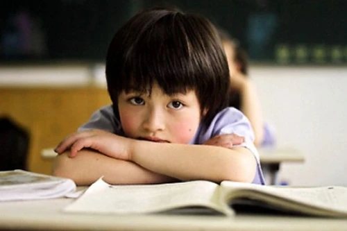 Những biện pháp sai lầm của phụ huynh khi con học dốt