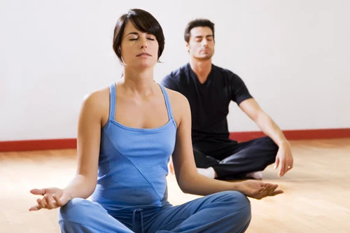 Hoảng loạn tâm trí, gù lưng nếu thiền sai cách