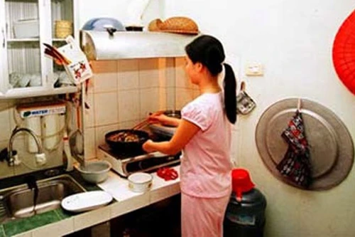 Chuyện đời những phụ nữ "quê" lên phố làm nghề giúp việc