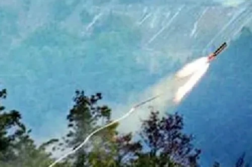 Cây cầu treo độc đáo cao nhất thế giới, sử dụng tên lửa để thi công