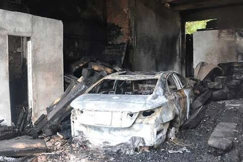 Chủ nhà thiêu sống chuột, "hóa vàng" luôn nhà và ôtô