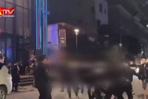 Triệu tập nhóm người mặc đồ vệ sĩ đánh người 