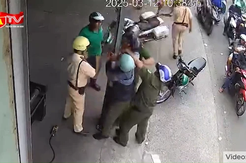 Cảnh sát phối hợp cùng người dân bắt đối tượng trộm xe