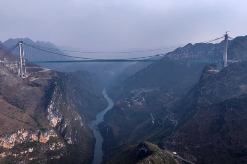 Trung Quốc sắp hoàn thành cầu cao nhất thế giới với thời gian ‘thần tốc’