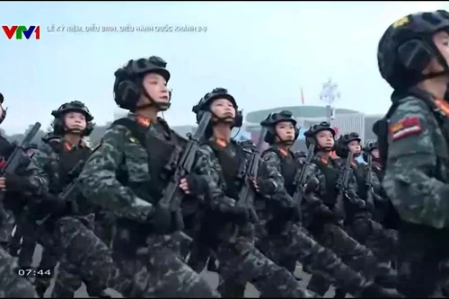 Khối nữ chiến sĩ Cảnh sát đặc nhiệm tại lễ diễu binh, diễu hành 