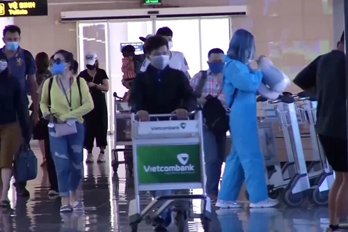 Kiểm soát dịch Covid-19 tại sân bay Nội Bài 