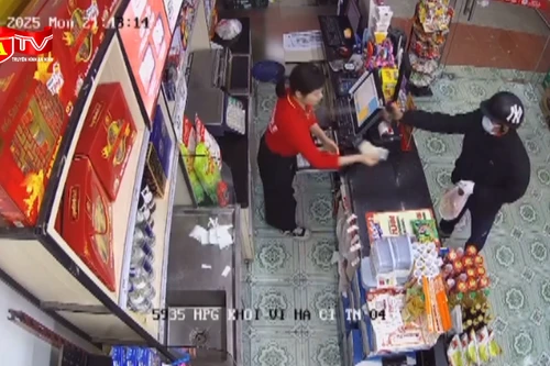 Bắt đối tượng liều lĩnh, cướp khay tiền tại cửa hàng tiện lợi 
