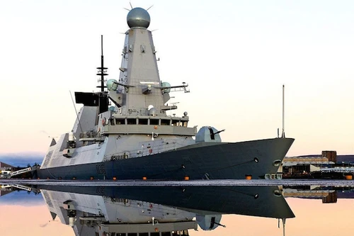 Anh "chết dở" với lỗi động cơ của 6 siêu chiến hạm giá 1 tỉ bảng