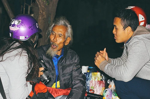 Chia sẻ yêu thương với những mảnh đời không nhà cửa trong đêm lễ Tình nhân