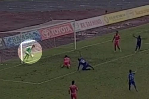 CLB Quảng Nam "mất oan" một bàn thắng vì trọng tài?