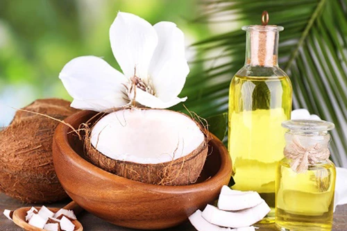 Làm sạch răng bằng dầu dừa theo người Ấn Độ