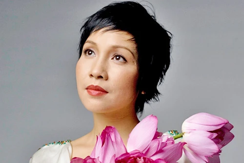 "Hùng thiêng đất Mẹ"