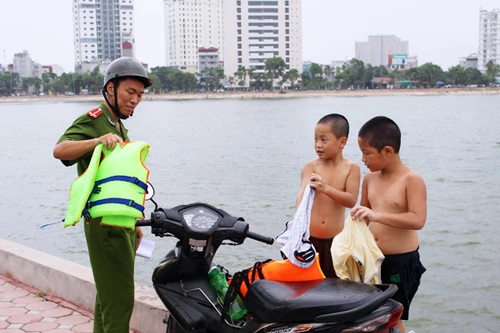 Thành lập tổ công tác phòng chống đuối nước ở hồ Linh Đàm